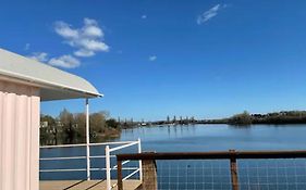 Lake View Lodge Pod